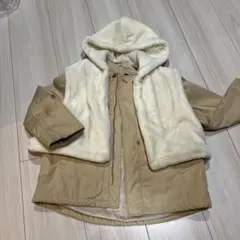 フリース裏地のベージュコート