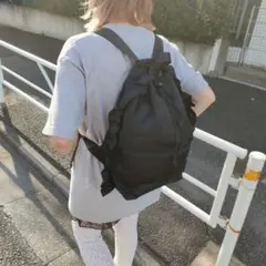 Casselini キャセリーニ　サイドフリル リュック　ブラックバックパックのサムネイル