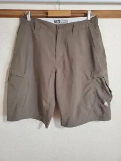 Nike ACG カーキ ショートパンツ