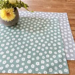 30×40 小花くすみブルー＆グリーンランチョンマット2枚セット入園入学　女の子
