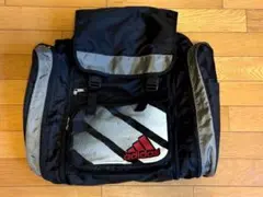 adidas 多ポケットバックパック 黒/グレー