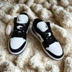 新品 NIKE WMNS エアジョーダン1 LOW 23cm 黒白パンダ