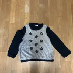 花刺繍付き長袖ニット、3つビーズ取れています