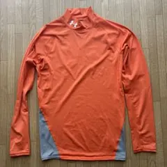 Under Armour オレンジ ハイネックシャツ