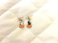 【未使用】ハロウィーン ピアス【白猫&黒猫】