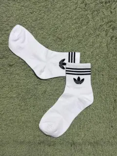 adidas オリジナルホワイトソックス