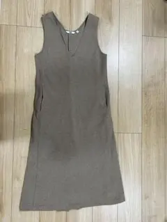 新品未使用★UNIQLO ノースリーブ Vネック ワンピース S