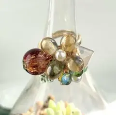 ハンドメイド 赤い果実とフラワーのリング