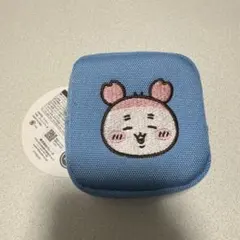 ちいかわ　カラビナつき刺繍スクエアミニポーチ カニちゃん