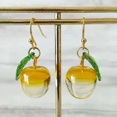 No.2543 りんご ピアス ハンドメイド レジン