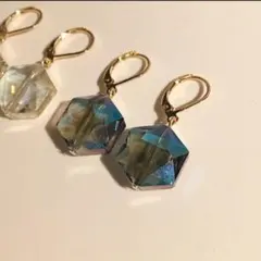 067 一粒ビジュー　六角形　ブルーカーキ　ピアス　イヤリング(※匿名送料込み)