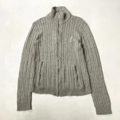 ケーブル ニット