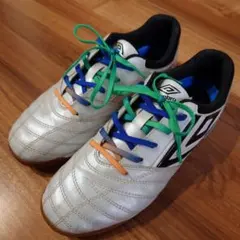 UMBROアクセレイターワイドモデル　サッカーシューズ　室内　23.5 cm　白