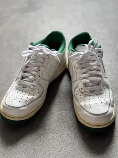 Nike Air Force 1 Low White/Greenステッチデザイン