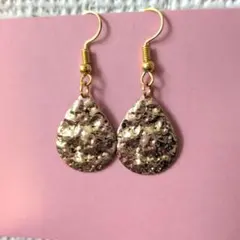金色 ティアドロップ型　フックピアス【新品未使用品】（ハンドメイド）