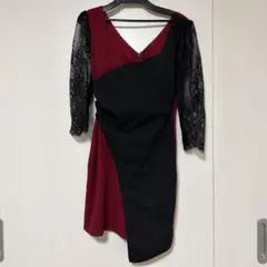 赤と黒のレース袖ドレス