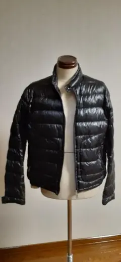 特別ファイナル価格 Moncler 黒 ダウンジャケットのサムネイル