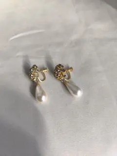 パールとクリスタルのドロップイヤリング