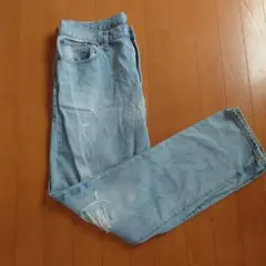 ライトブルー ストレートデニム ダメージ加工