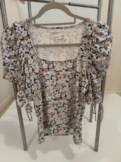 【一掃したい値下げ】TED BAKER フラワープリント トップス
