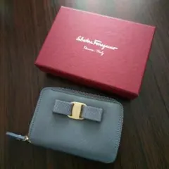 新品未使用・箱付き✨Ferragamo　ヴァラリボンのサムネイル
