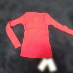 赤いリブ編み長袖ニット