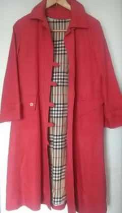 赤 トレンチコート