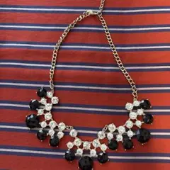 ビジュー付きネックレス 黒とクリア