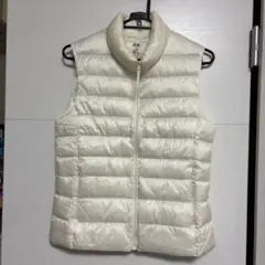 ユニクロ　ウルトラライトダウン オフホワイトダウンベスト　Ｍサイズ　レディース
