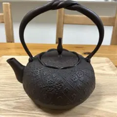 未使用 南部鉄器 佐秋鋳造所 伝統工芸士 佐藤守巨 鉄瓶 茶道具 2L 大