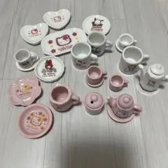 Sanrio サンリオ　陶器製　ミニチュアフィギュア ハローキティ　キティ