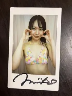 三池小春／直筆サイン入りチェキ★水着①のサムネイル