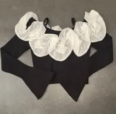 Chico BIGフリルドッキングオフショルニット