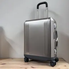 新品　ZERO HALLIBURTON Pursuit キャリーケース　39Lのサムネイル
