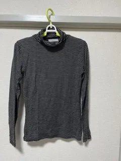 THEORIA（セオリア）」黒とグレーのボーダー柄タートルネックm