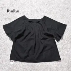 【新品】RyuRyu Ｖネックブラウス タック入り 【M】 黒 フレア袖のサムネイル