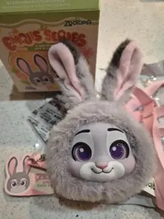 トップトイ ズートピア 絵文字シリーズ ぬいぐるみスマホグリップ ジュディ