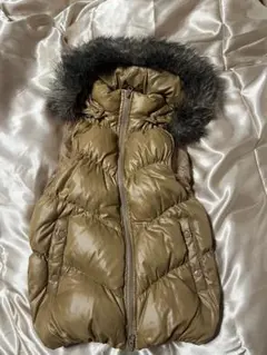 Gapファー付きダウンベスト