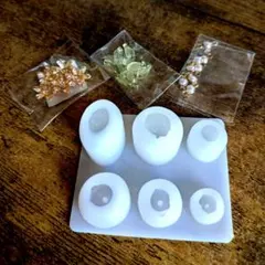 いちごとりんごとさくらんぼのシリコンモールド いちごのヘタゴールド リーフビーズ