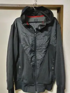 アディダス　adidas 黒 フード付きパーカー