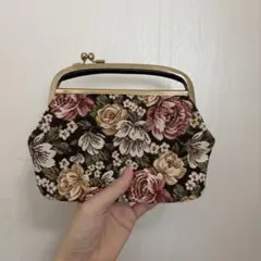 花柄刺繍がま口ポーチ 黒地 ゴールド金具