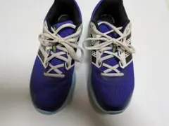 adidas 青 スニーカー