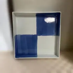 たち吉　青と白の幾何学模様の陶器皿