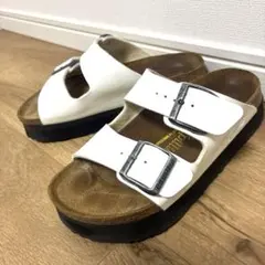【極美品】BIRKENSTOCK×パピリオ★厚底　アリゾナ　エナメル　ホワイトのサムネイル
