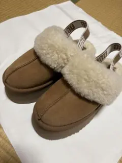 な*る様 ☆新品☆ UGG もこもこサンダル フラッフ 茶色 サイズ7 24cm
