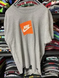NIKE グレー Tシャツ オレンジロゴ