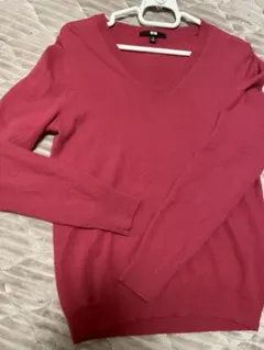 UNIQLO カシミヤVネックセーターニットM レッドピンク