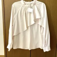 【新品　タグ付き】フロントドレープデザインブラウス　ローファッジ