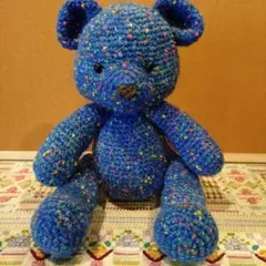 青いクマ型あみぐるみ