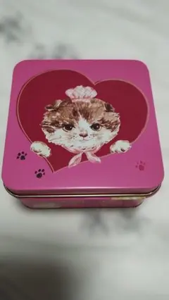 猫のイラスト入り ピンクの四角い空き缶